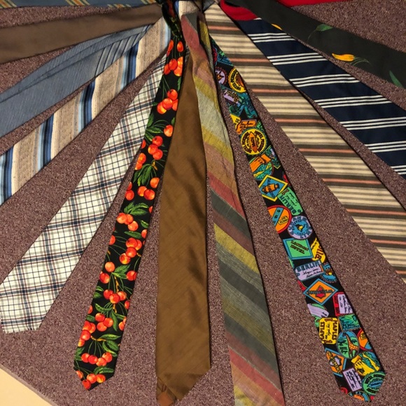 18 Men’s Ties SUPERSALE! 2/$10 or 4/$15 - Picture 10 of 10